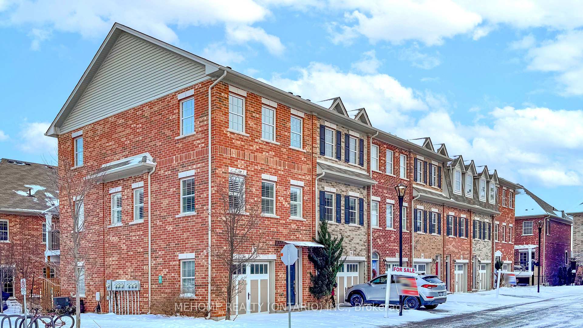 Photo 3 of 3 Hyde Park Mews, Kitchener — HOMEH