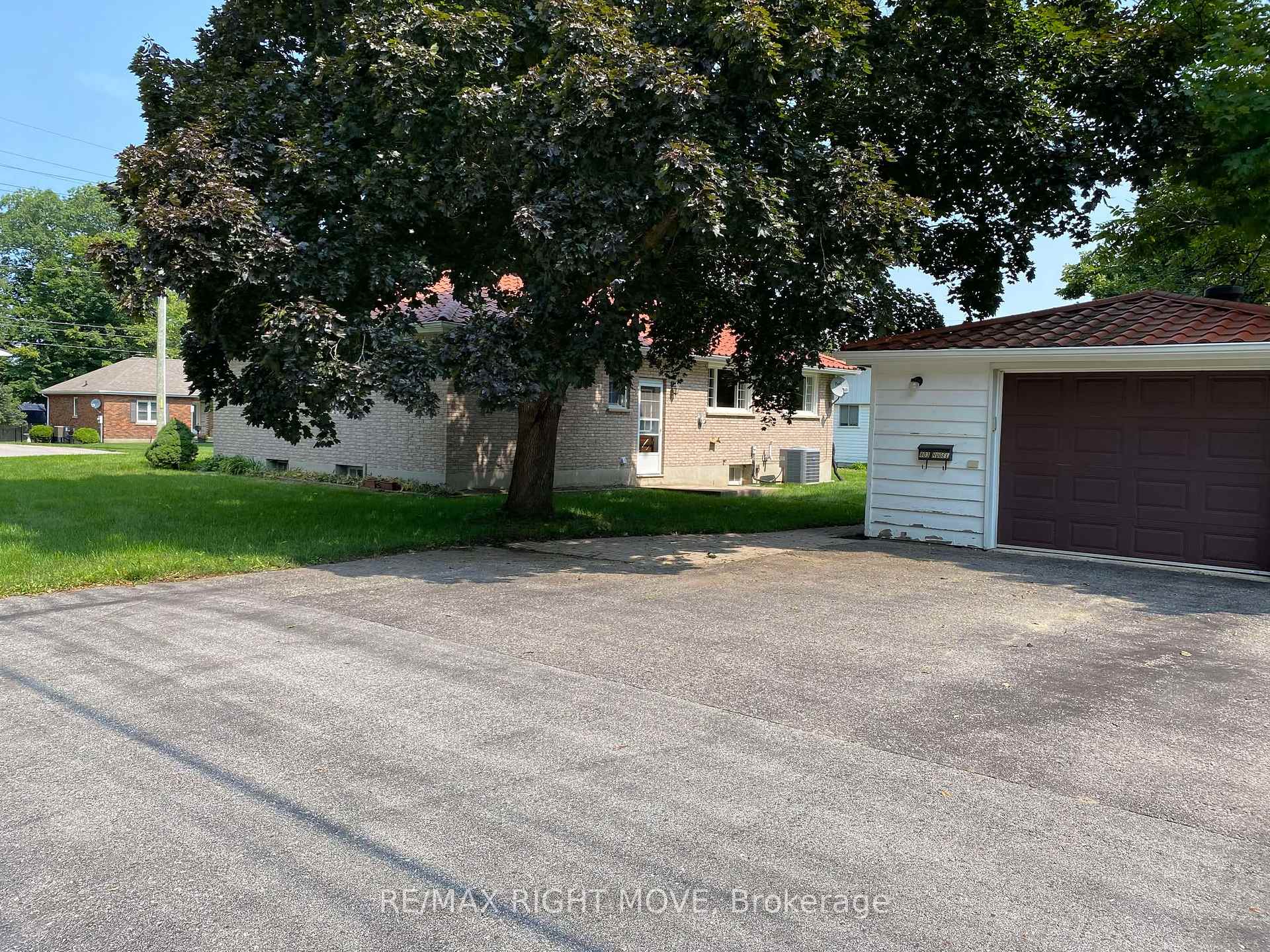 Photo 3 of 803 Hugel Avenue, Midland — HOMEH