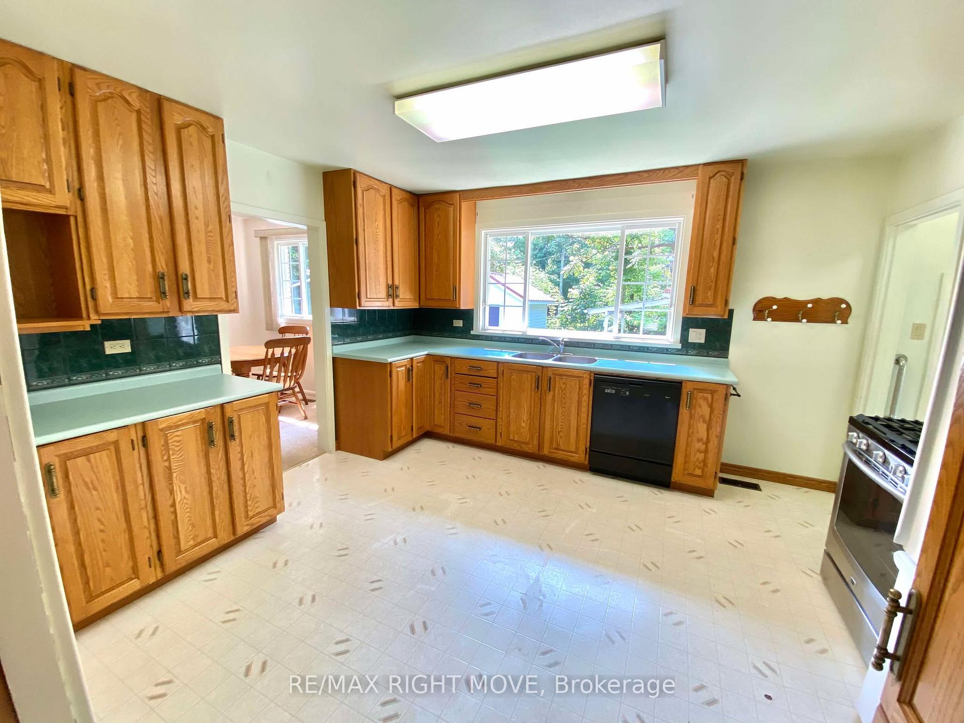 Photo 4 of 803 Hugel Avenue, Midland — HOMEH