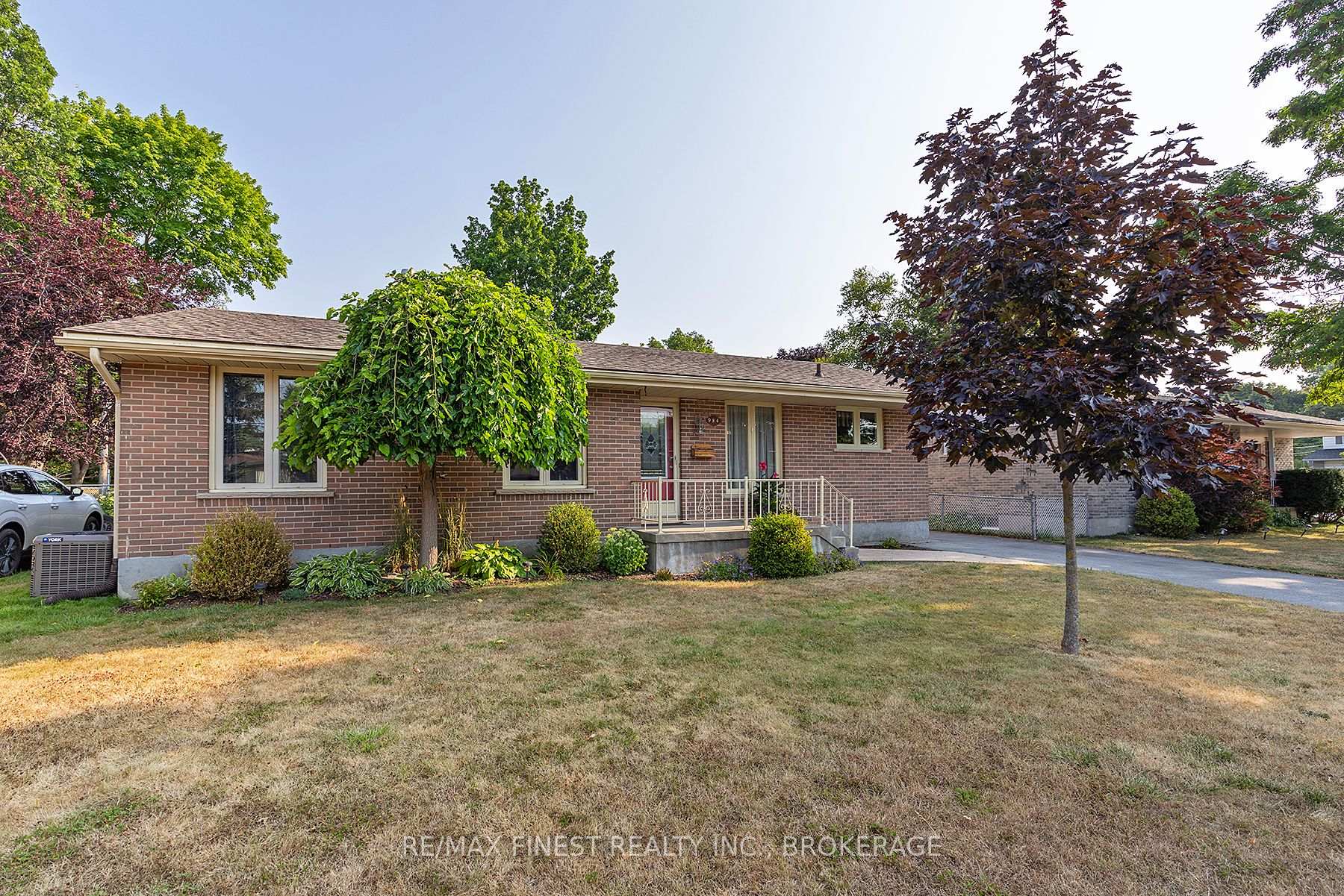Photo 1 of 984 Lincoln Drive, Kingston, South of Taylor-Kidd Blvd — HOMEH