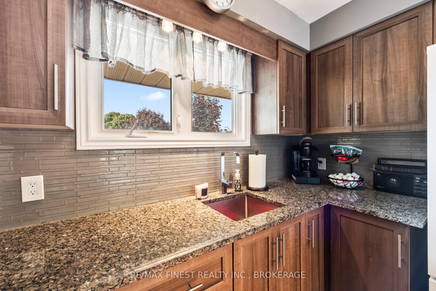 Photo 18 of 984 Lincoln Drive, Kingston, South of Taylor-Kidd Blvd — HOMEH