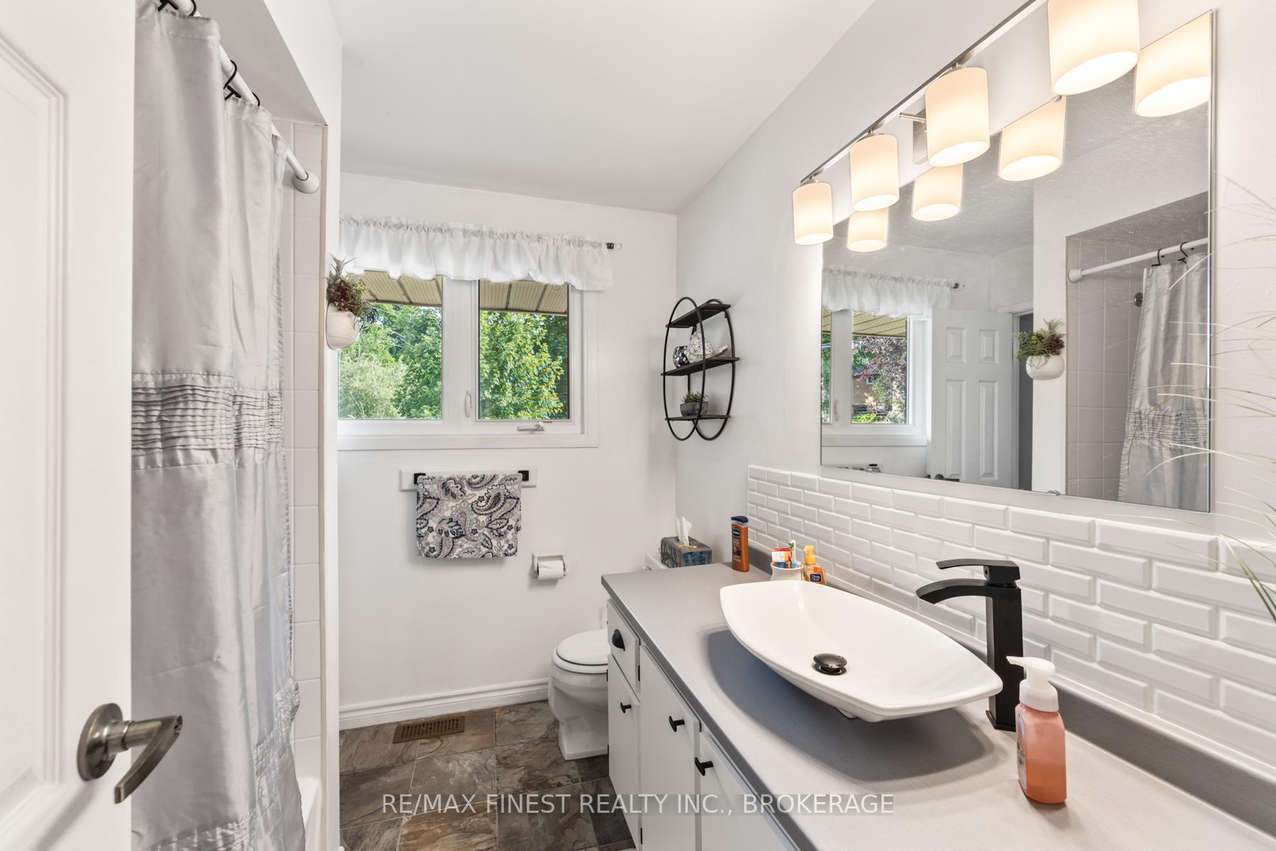 Photo 22 of 984 Lincoln Drive, Kingston, South of Taylor-Kidd Blvd — HOMEH