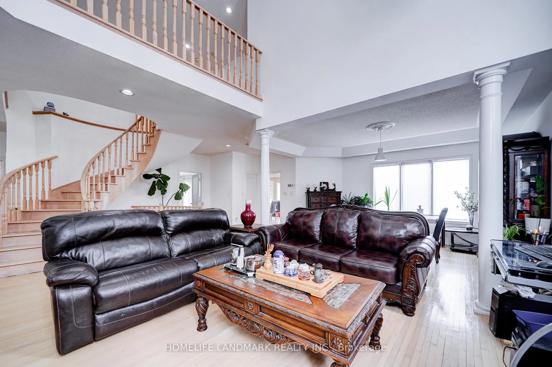 Photo 3 of 35 Forester Crescent, Markham, Cachet — HOMEH