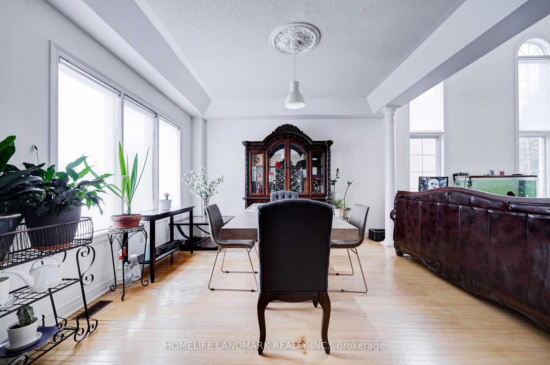 Photo 4 of 35 Forester Crescent, Markham, Cachet — HOMEH