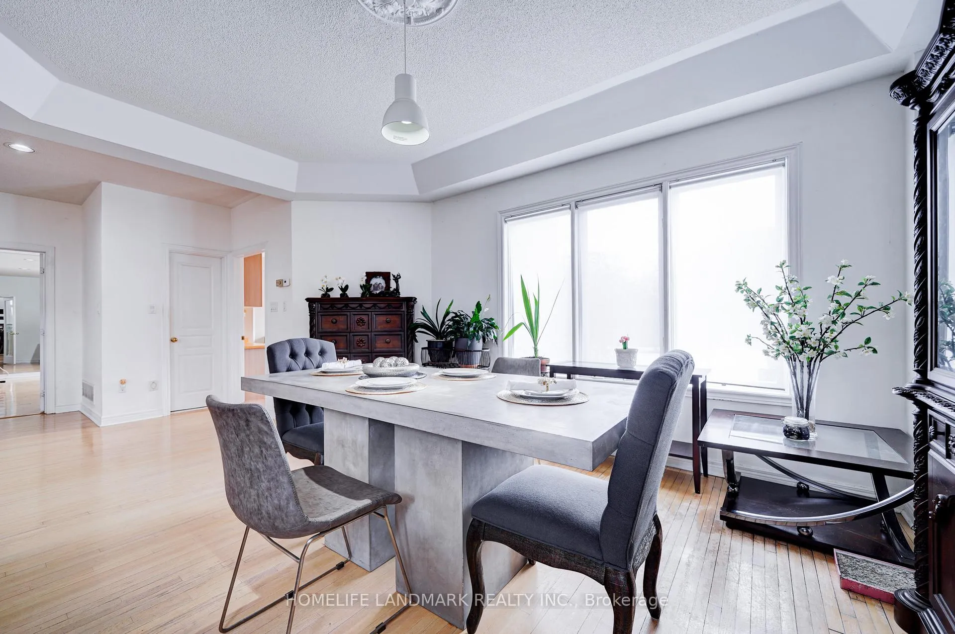 Photo 5 of 35 Forester Crescent, Markham, Cachet — HOMEH