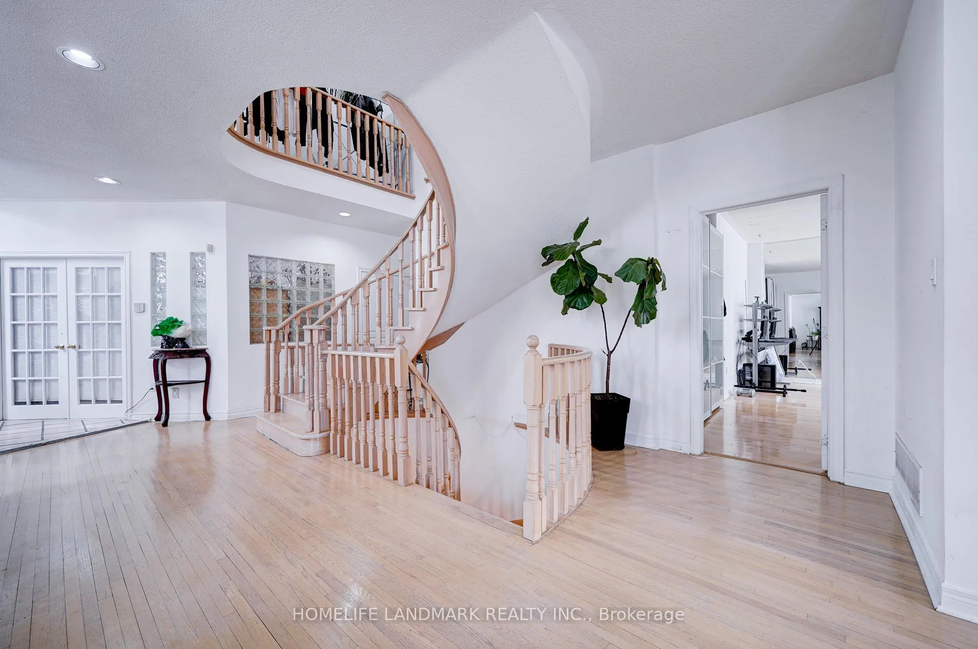 Photo 6 of 35 Forester Crescent, Markham, Cachet — HOMEH
