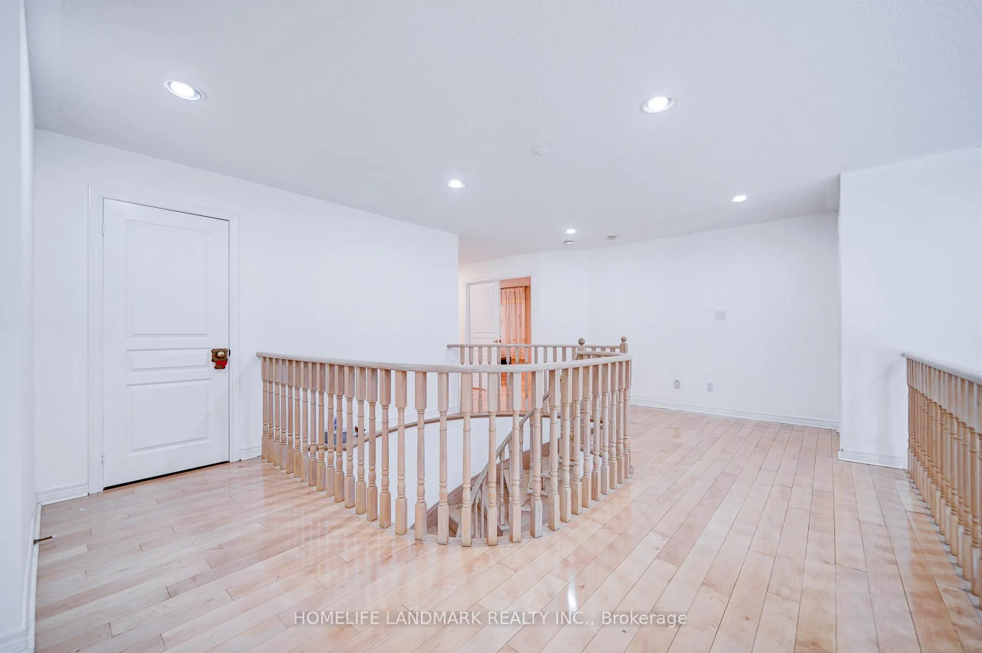 Photo 17 of 35 Forester Crescent, Markham, Cachet — HOMEH