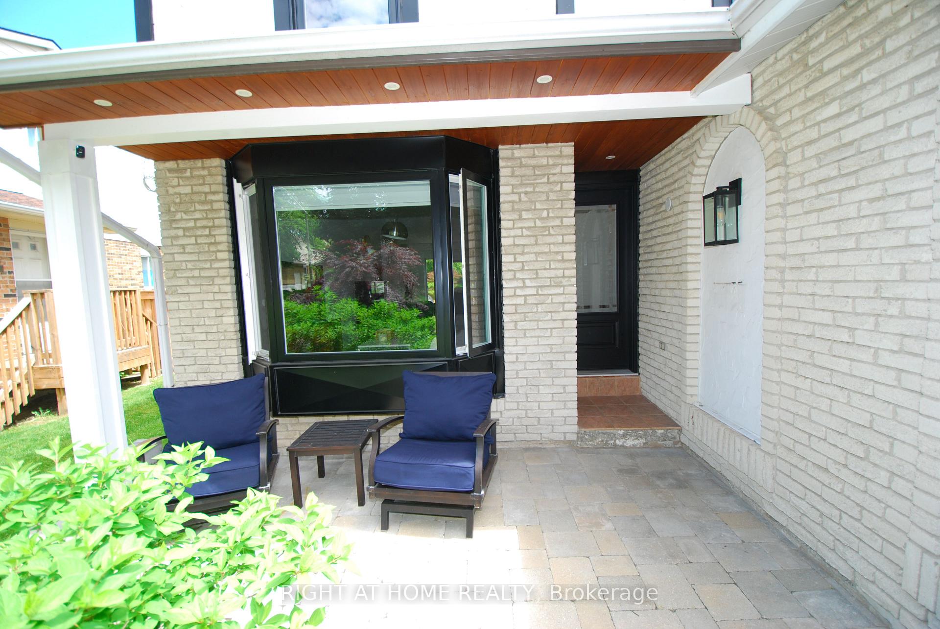 Photo 5 of 32 Braeburn Drive, Markham, Aileen-Willowbrook — HOMEH