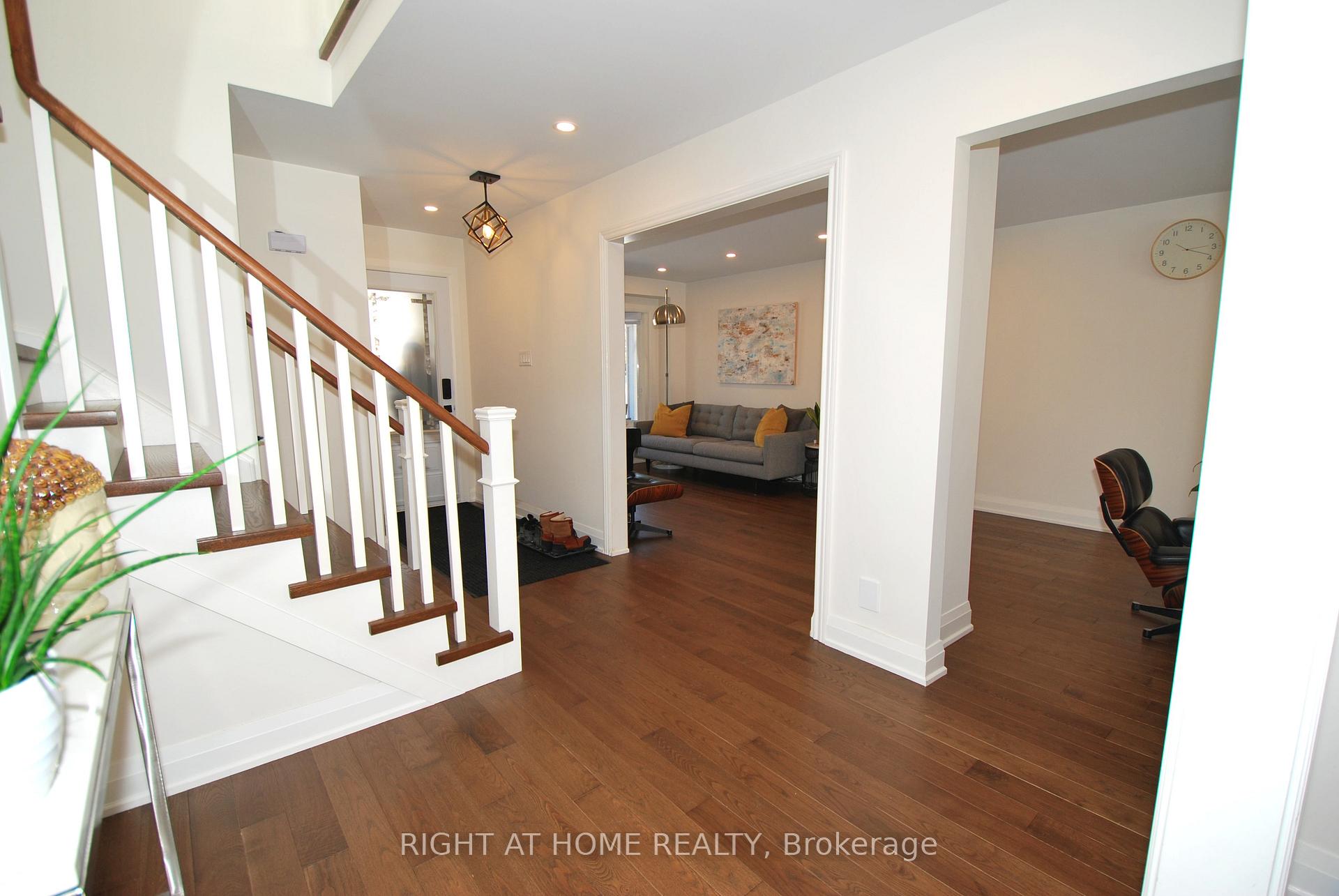 Photo 7 of 32 Braeburn Drive, Markham, Aileen-Willowbrook — HOMEH