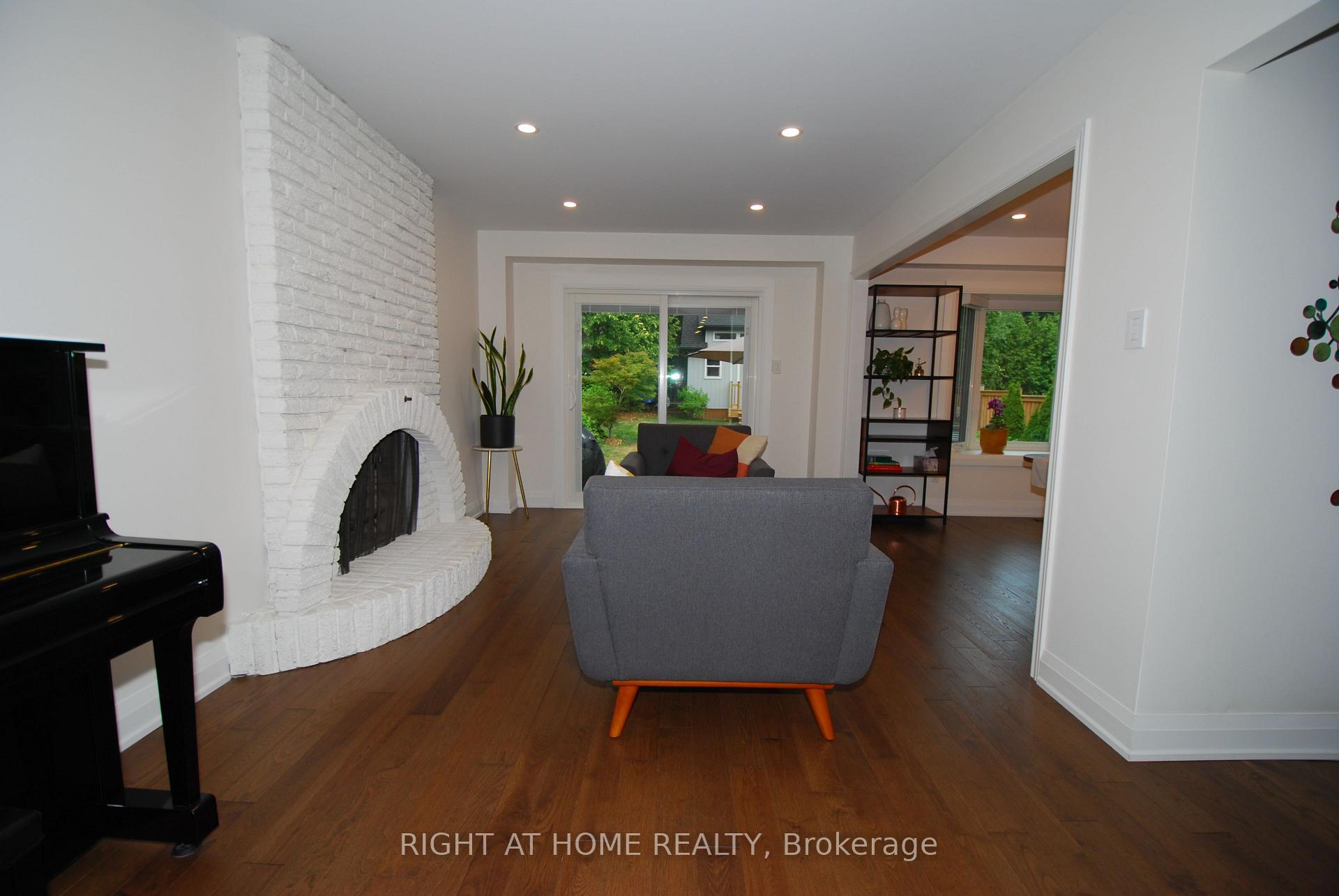 Photo 10 of 32 Braeburn Drive, Markham, Aileen-Willowbrook — HOMEH
