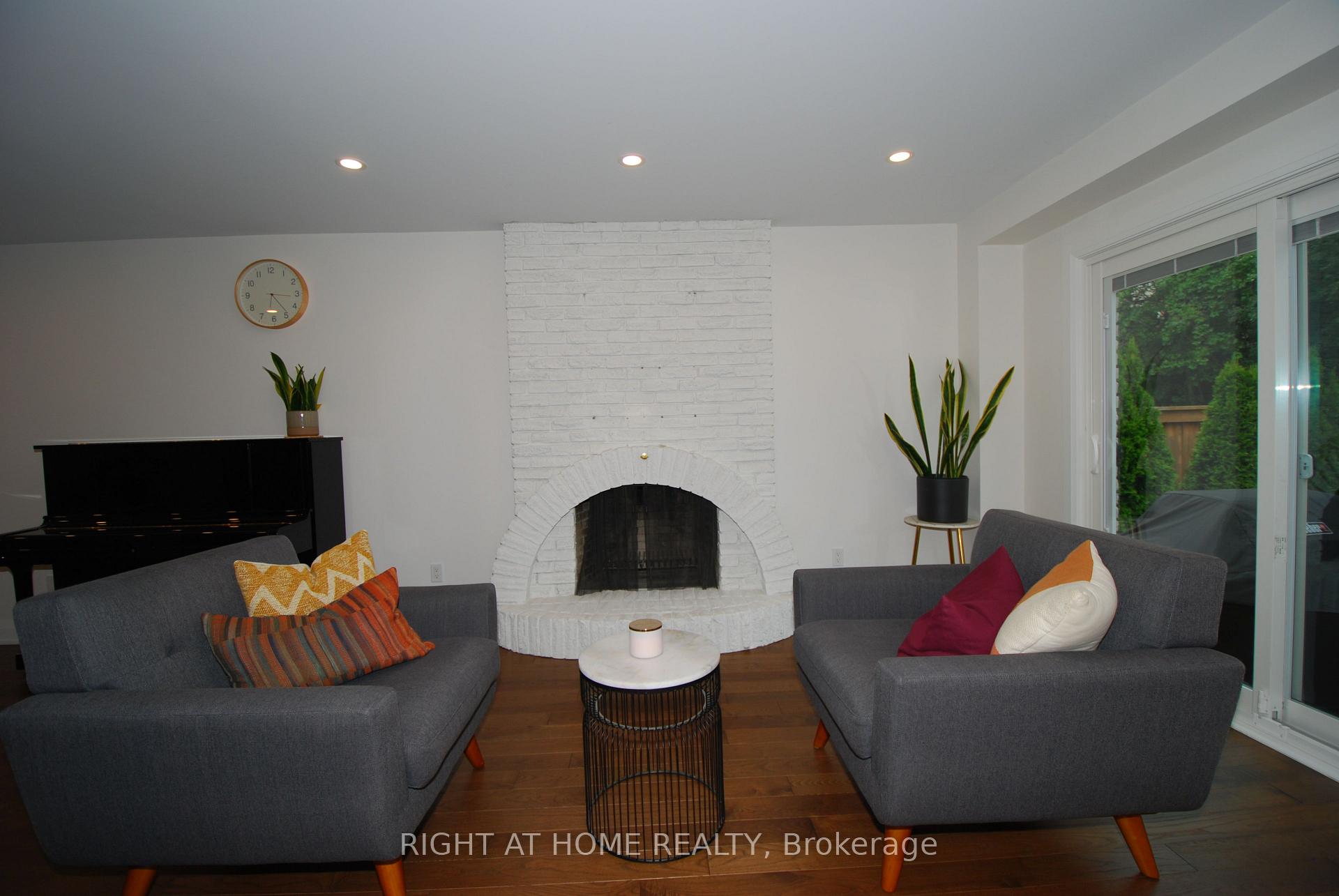Photo 12 of 32 Braeburn Drive, Markham, Aileen-Willowbrook — HOMEH