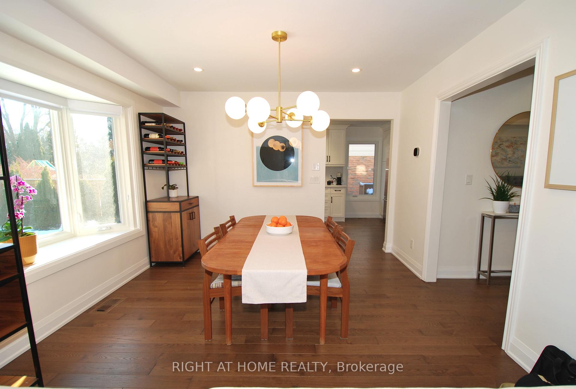 Photo 13 of 32 Braeburn Drive, Markham, Aileen-Willowbrook — HOMEH