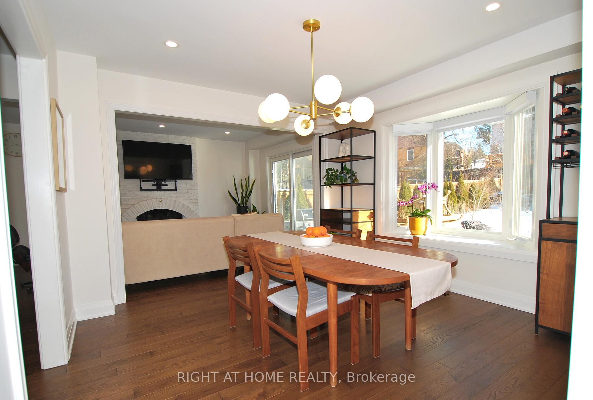 Photo 14 of 32 Braeburn Drive, Markham, Aileen-Willowbrook — HOMEH