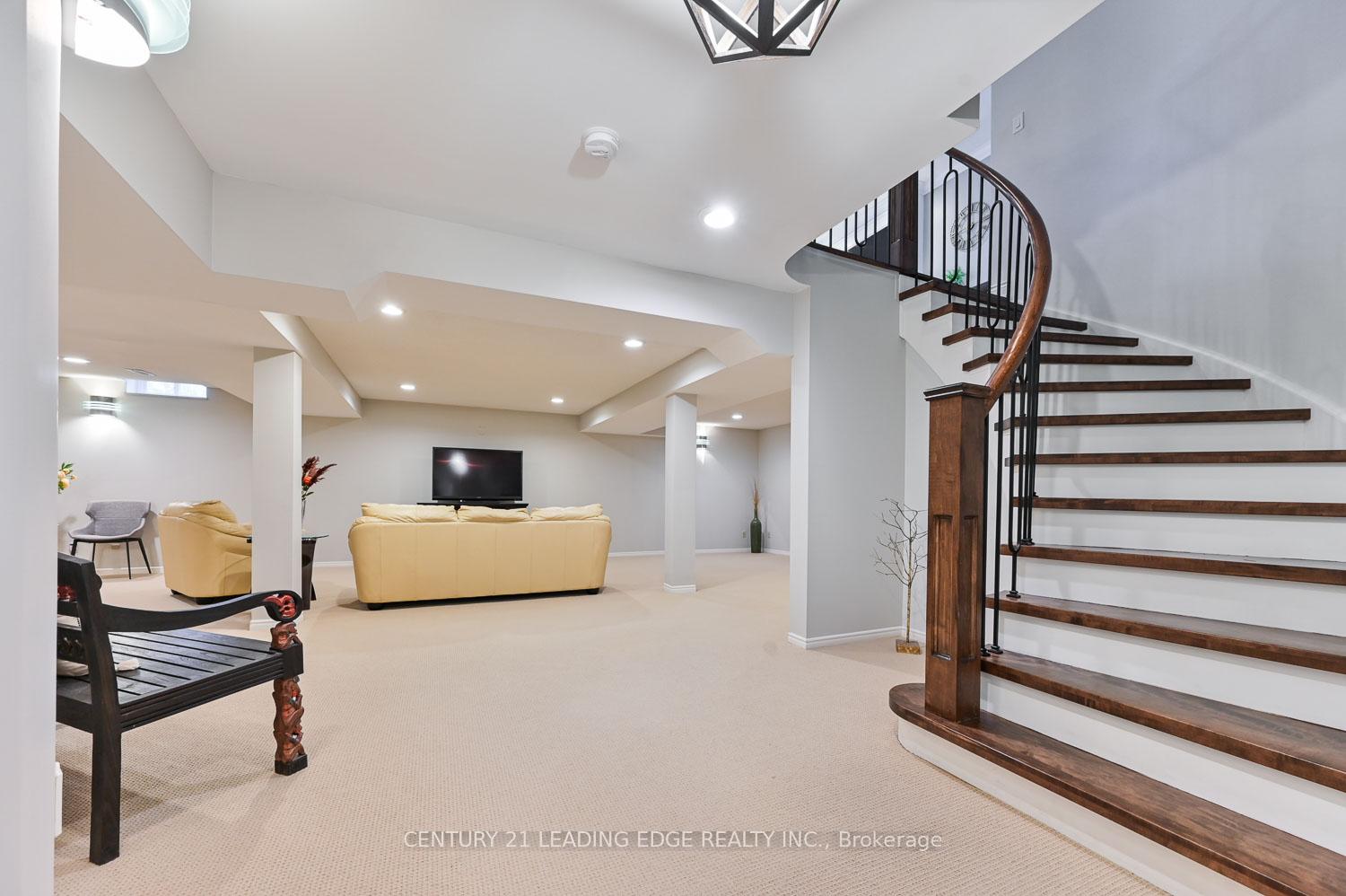 Photo 36 of 53 Mccarty Crescent, Markham, Markham Village — HOMEH