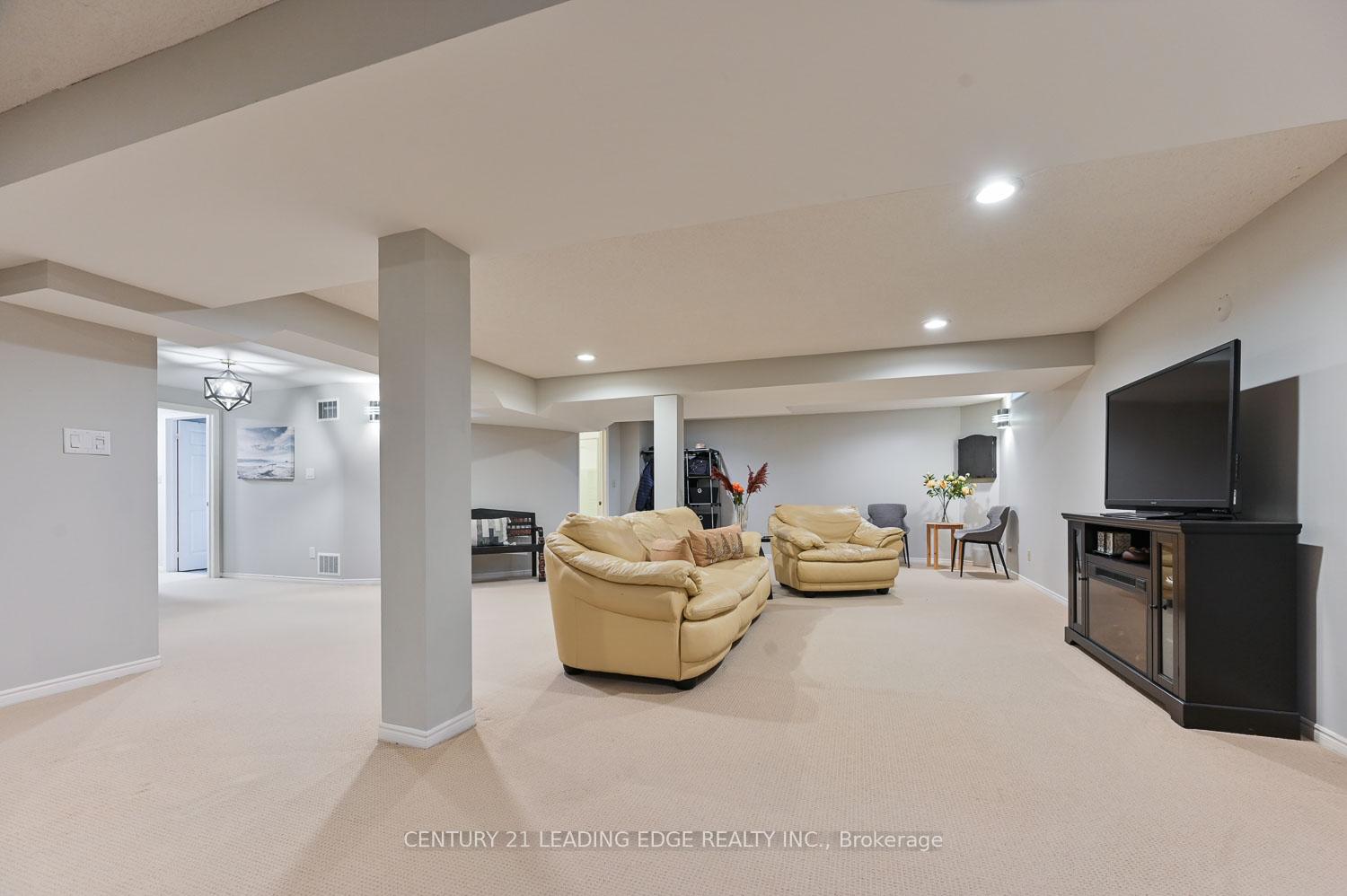 Photo 37 of 53 Mccarty Crescent, Markham, Markham Village — HOMEH