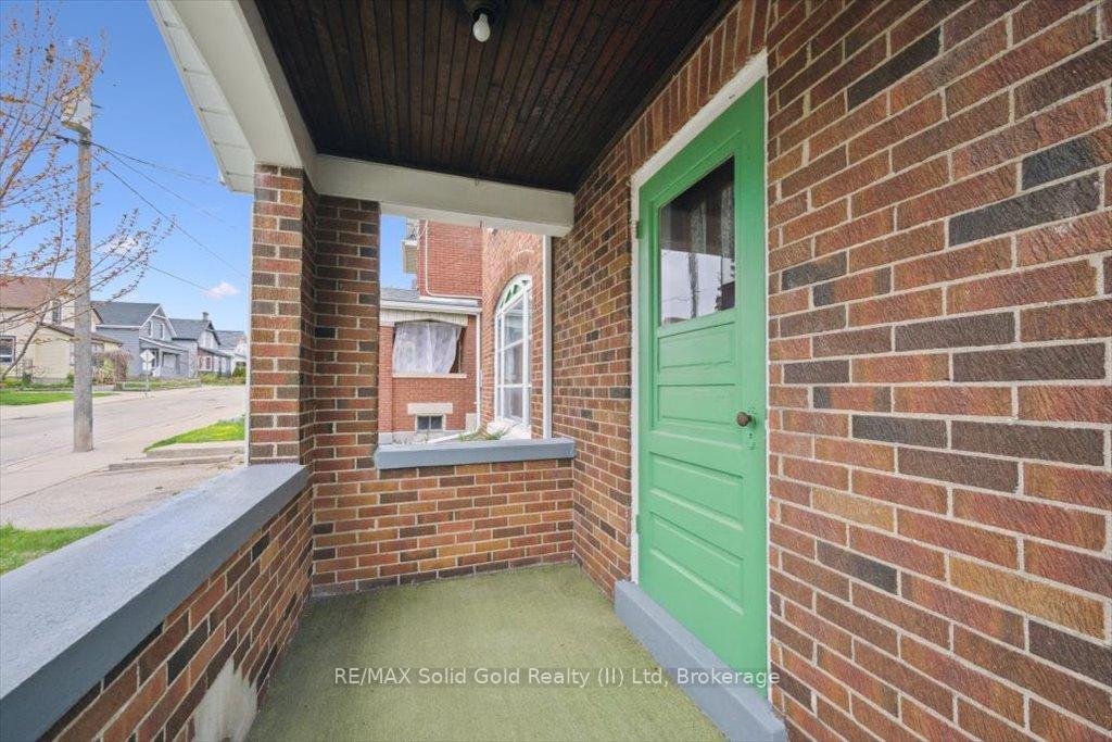 Photo 5 of 14 Henry Street, Kitchener — HOMEH