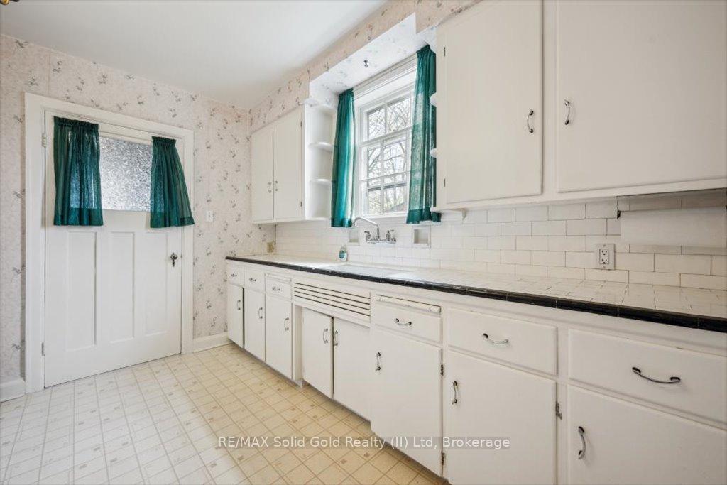 Photo 12 of 14 Henry Street, Kitchener — HOMEH