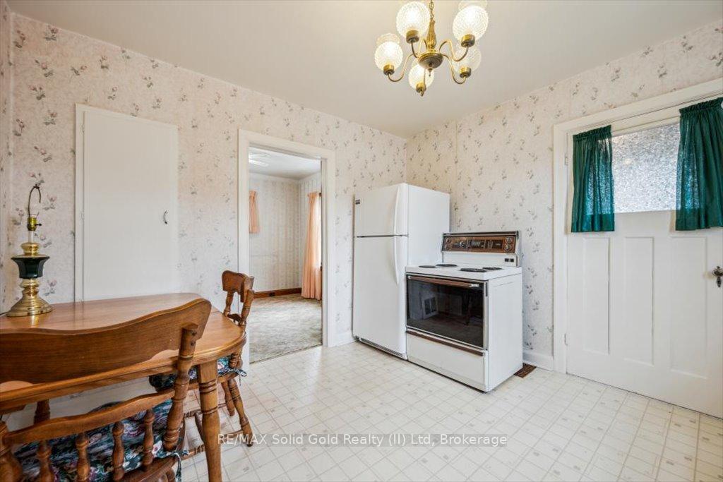 Photo 13 of 14 Henry Street, Kitchener — HOMEH