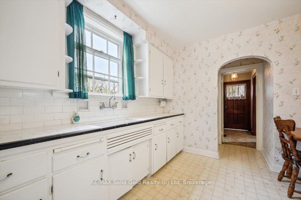 Photo 15 of 14 Henry Street, Kitchener — HOMEH