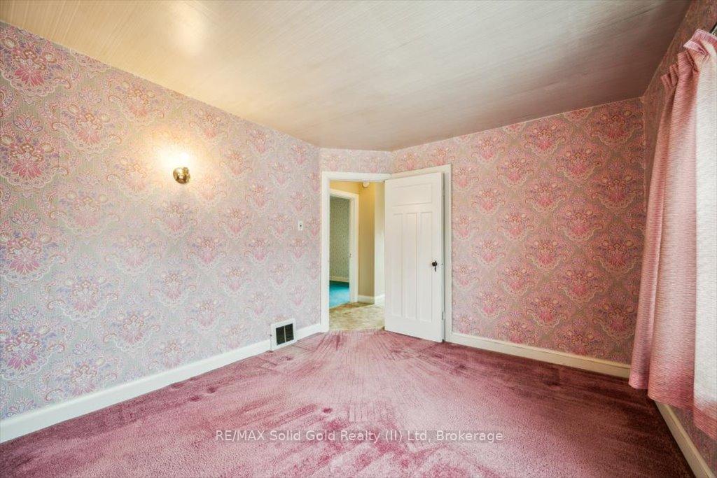 Photo 17 of 14 Henry Street, Kitchener — HOMEH