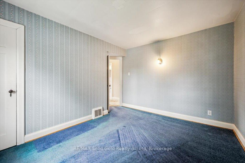 Photo 23 of 14 Henry Street, Kitchener — HOMEH