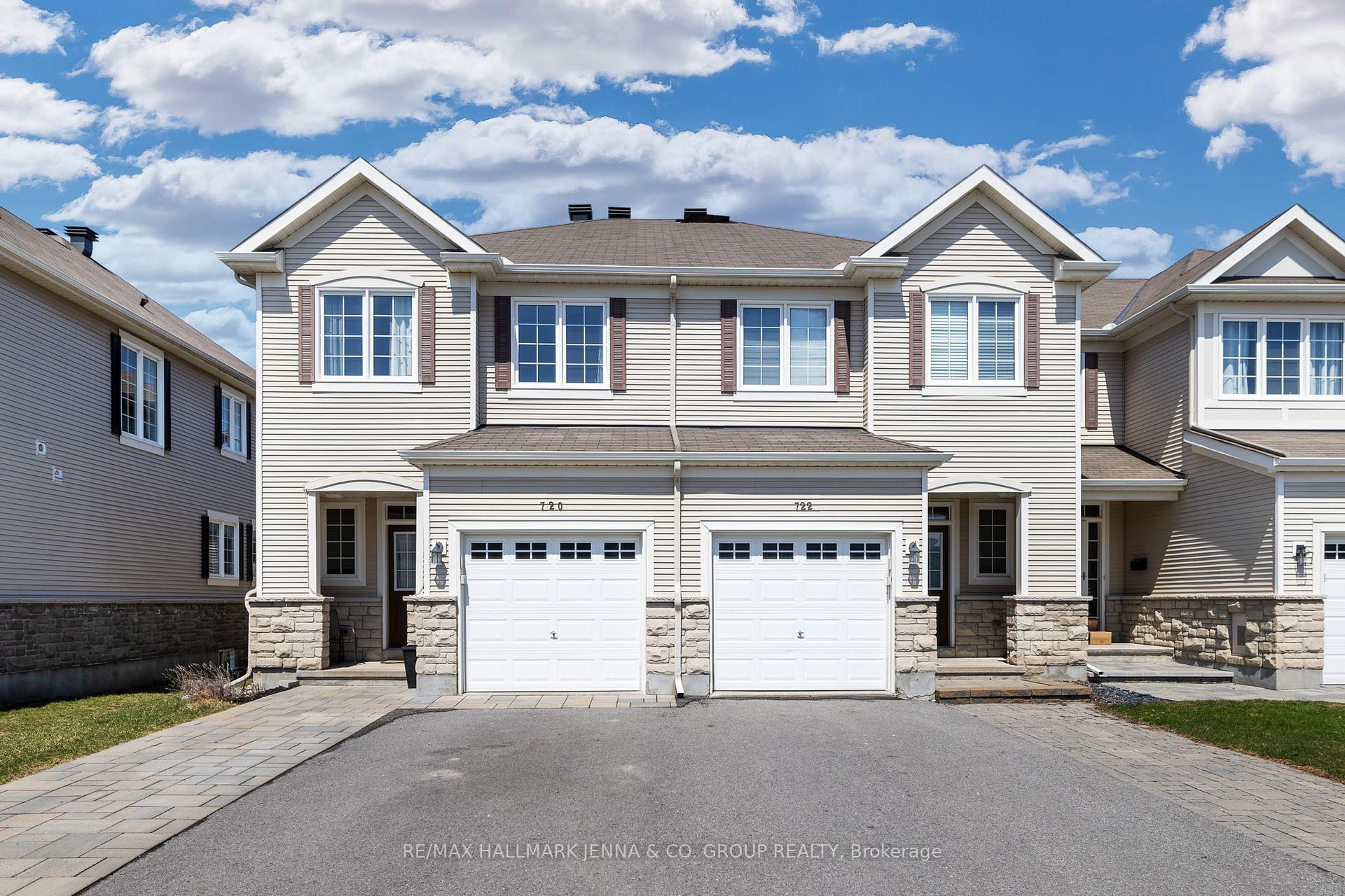Front of 720 Oakglade Avenue
