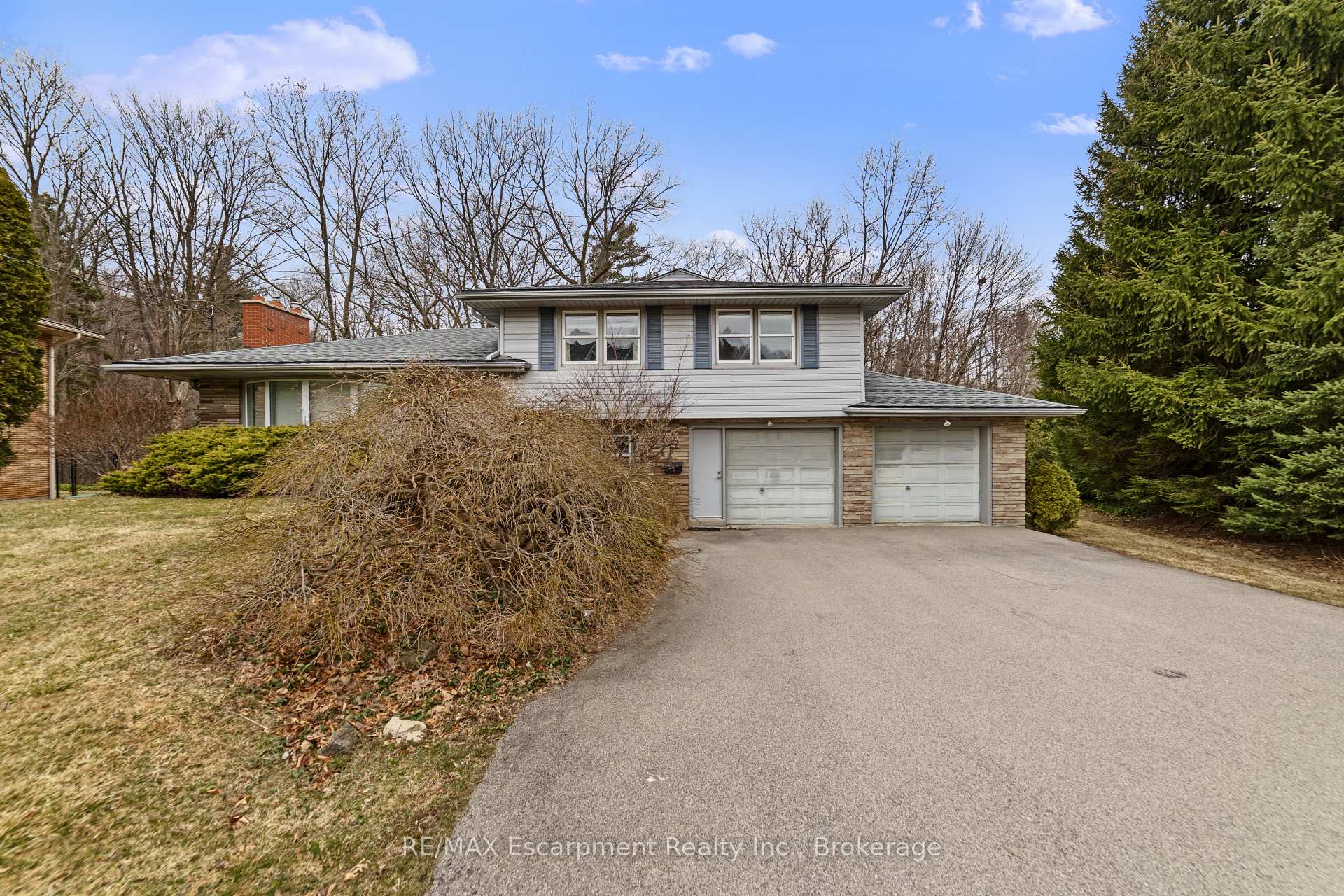 Photo 1 of 305 Woodworth Drive, Hamilton, Ancaster — HOMEH