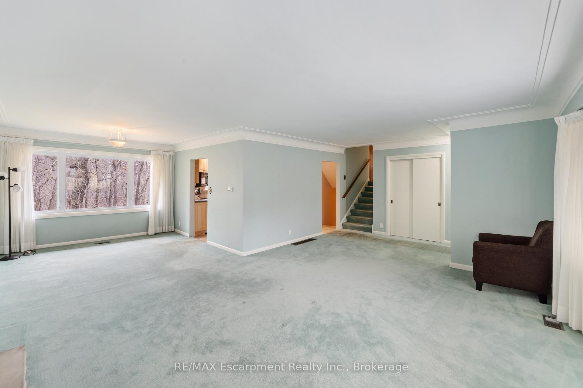 Photo 6 of 305 Woodworth Drive, Hamilton, Ancaster — HOMEH