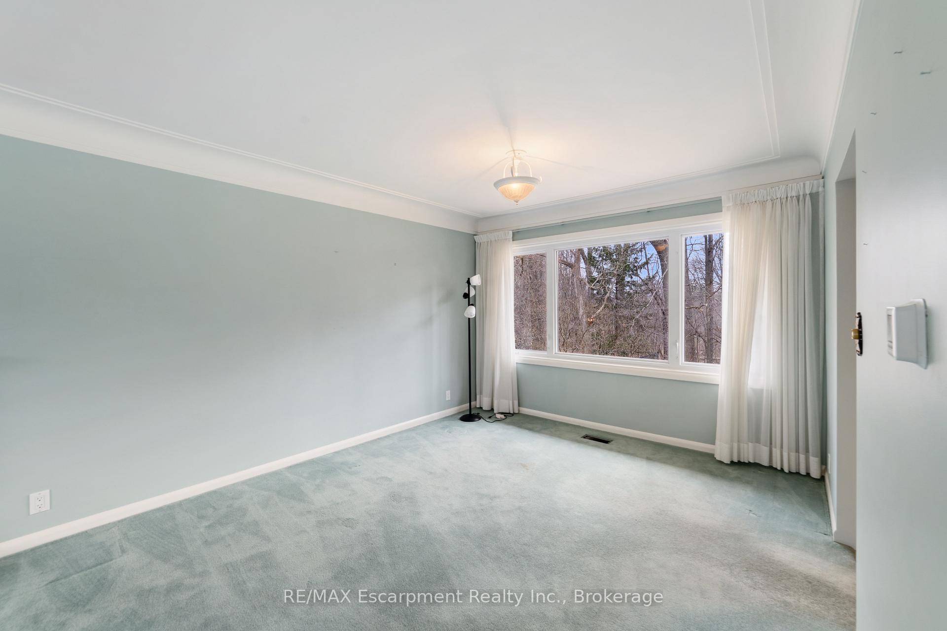 Photo 7 of 305 Woodworth Drive, Hamilton, Ancaster — HOMEH