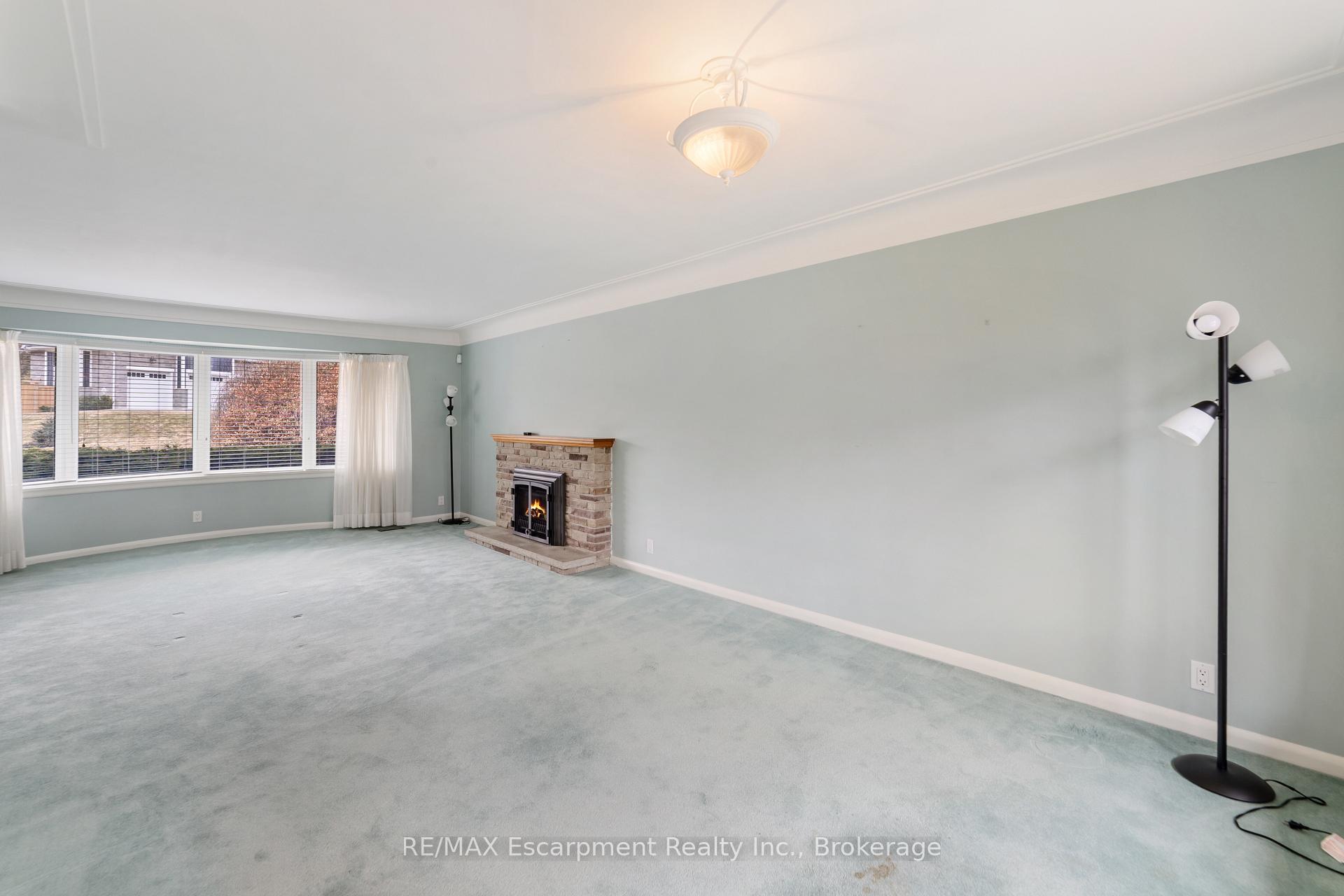 Photo 8 of 305 Woodworth Drive, Hamilton, Ancaster — HOMEH