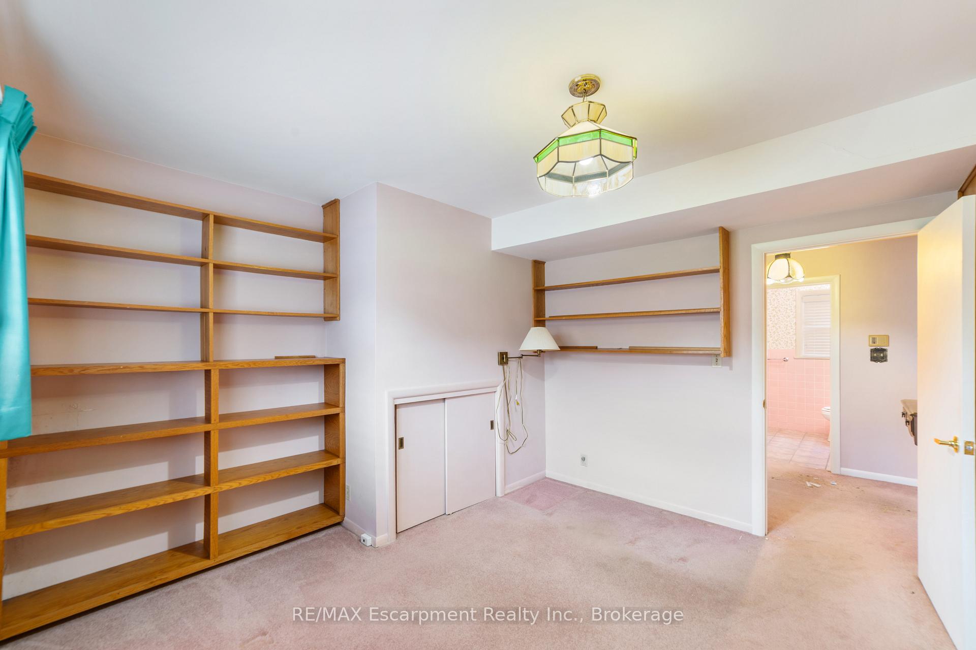 Photo 13 of 305 Woodworth Drive, Hamilton, Ancaster — HOMEH