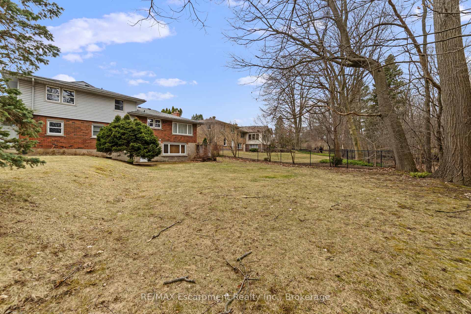Photo 18 of 305 Woodworth Drive, Hamilton, Ancaster — HOMEH