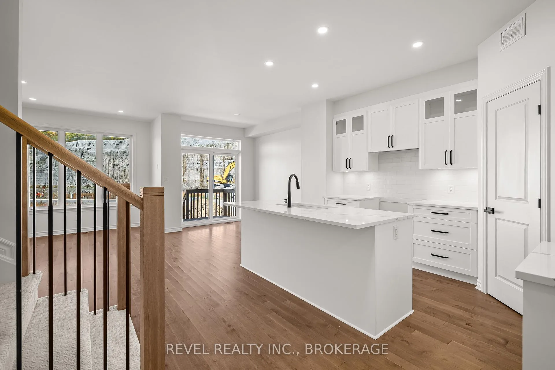 Photo 5 of 332 Dockside Drive, Kingston, Kingston East (Incl Barret Crt) — HOMEH