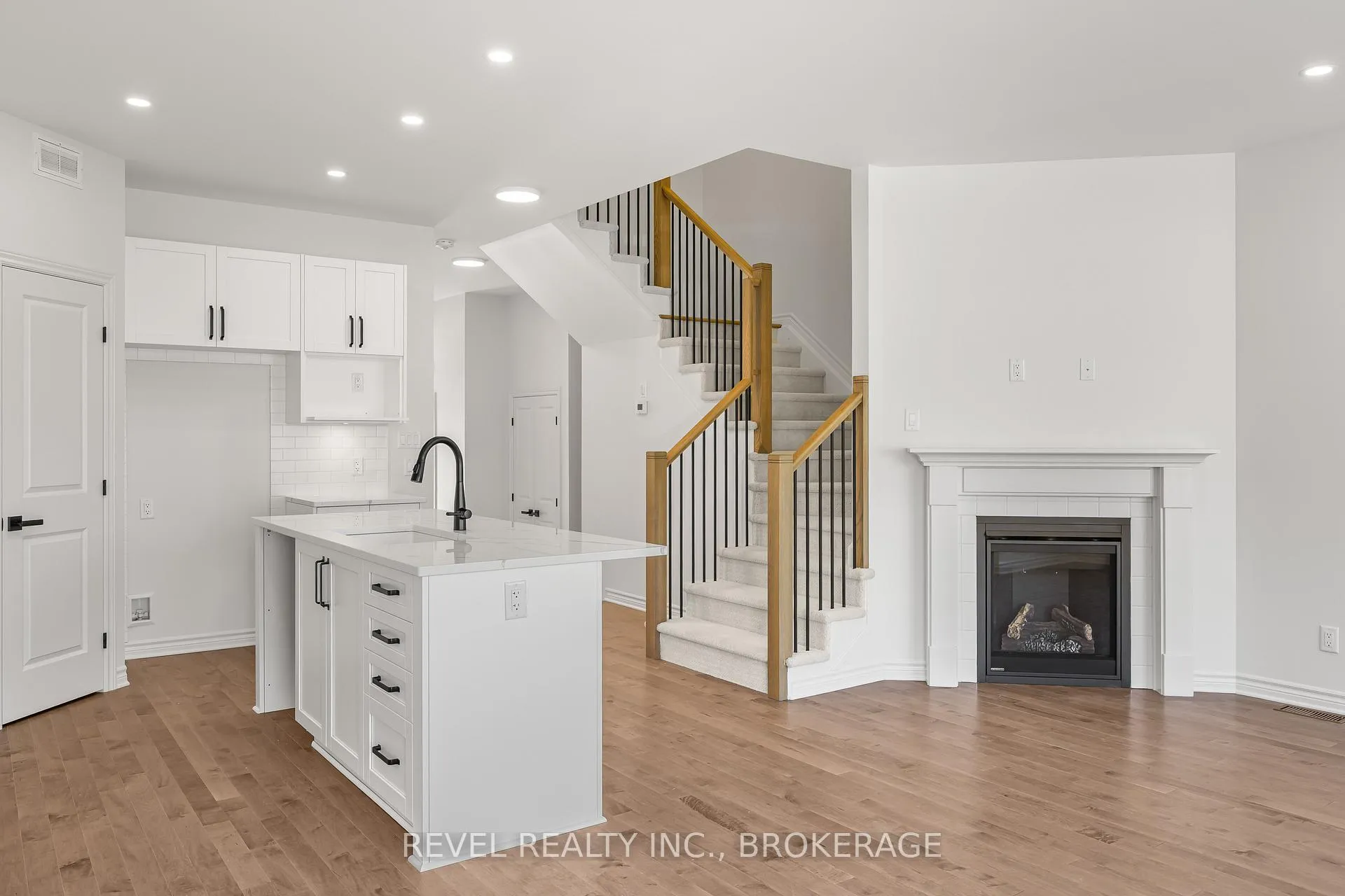 Photo 7 of 332 Dockside Drive, Kingston, Kingston East (Incl Barret Crt) — HOMEH