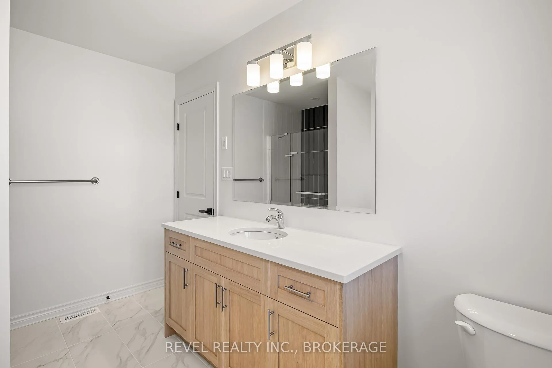 Photo 16 of 332 Dockside Drive, Kingston, Kingston East (Incl Barret Crt) — HOMEH