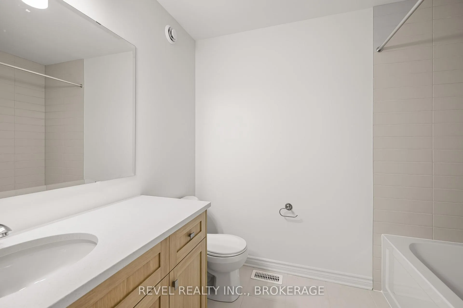 Photo 17 of 332 Dockside Drive, Kingston, Kingston East (Incl Barret Crt) — HOMEH