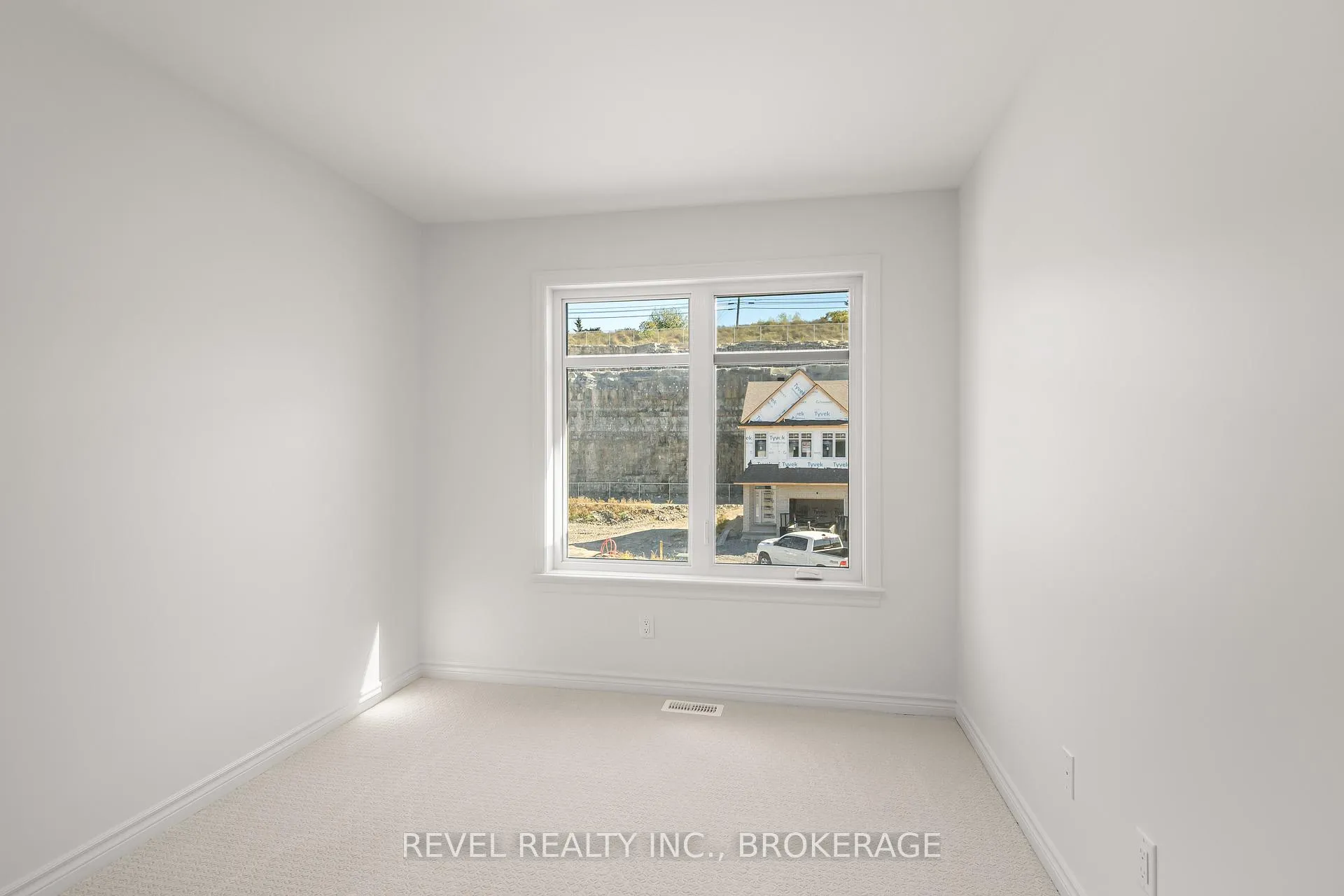 Photo 22 of 332 Dockside Drive, Kingston, Kingston East (Incl Barret Crt) — HOMEH