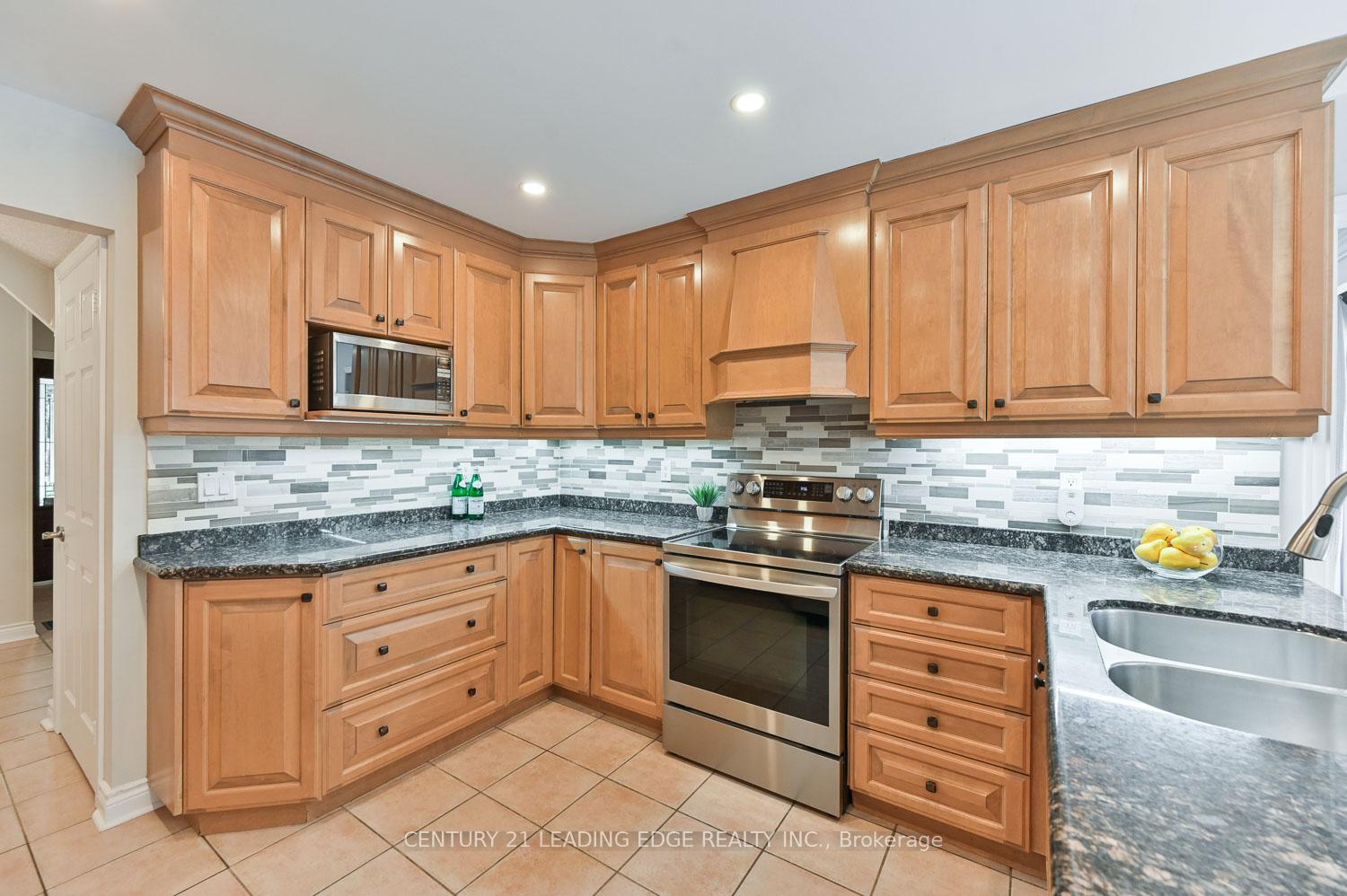 Photo 16 of 15 McCarty Crescent, Markham, Markham Village — HOMEH