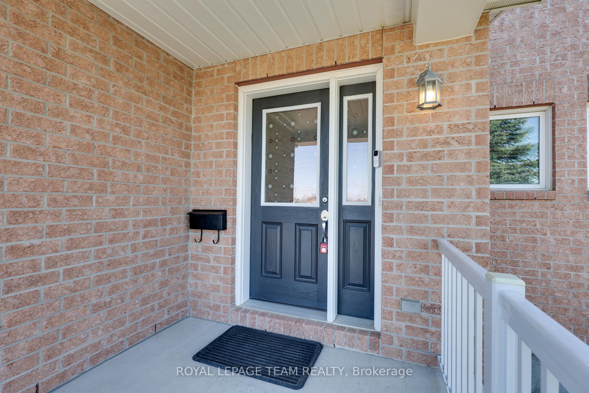 Photo 4 of 381 Abbeydale Circle, Ottawa, Kanata - Morgan's Grant/South March — HOMEH