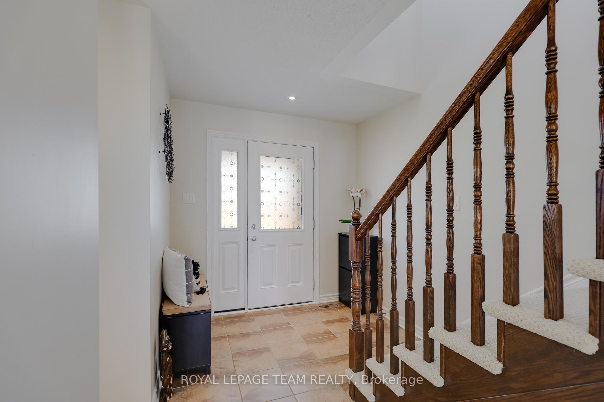 Photo 6 of 381 Abbeydale Circle, Ottawa, Kanata - Morgan's Grant/South March — HOMEH