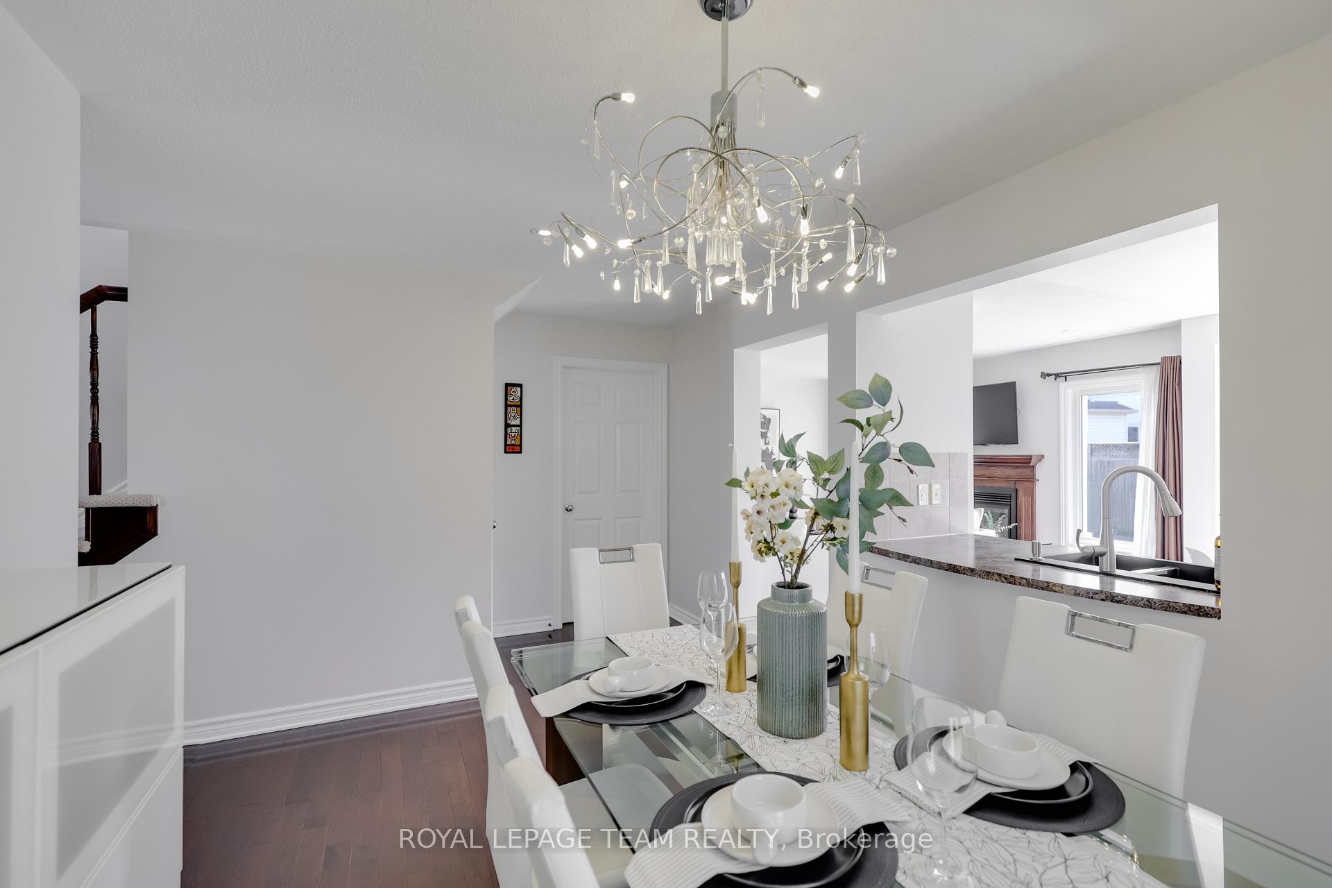Photo 12 of 381 Abbeydale Circle, Ottawa, Kanata - Morgan's Grant/South March — HOMEH