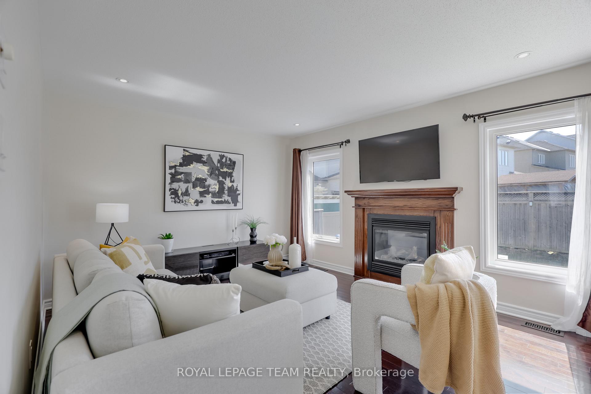 Photo 13 of 381 Abbeydale Circle, Ottawa, Kanata - Morgan's Grant/South March — HOMEH