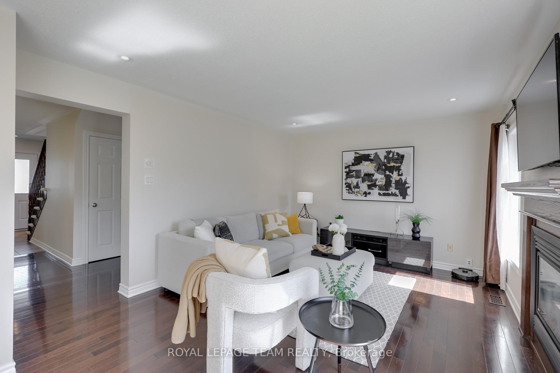 Photo 14 of 381 Abbeydale Circle, Ottawa, Kanata - Morgan's Grant/South March — HOMEH