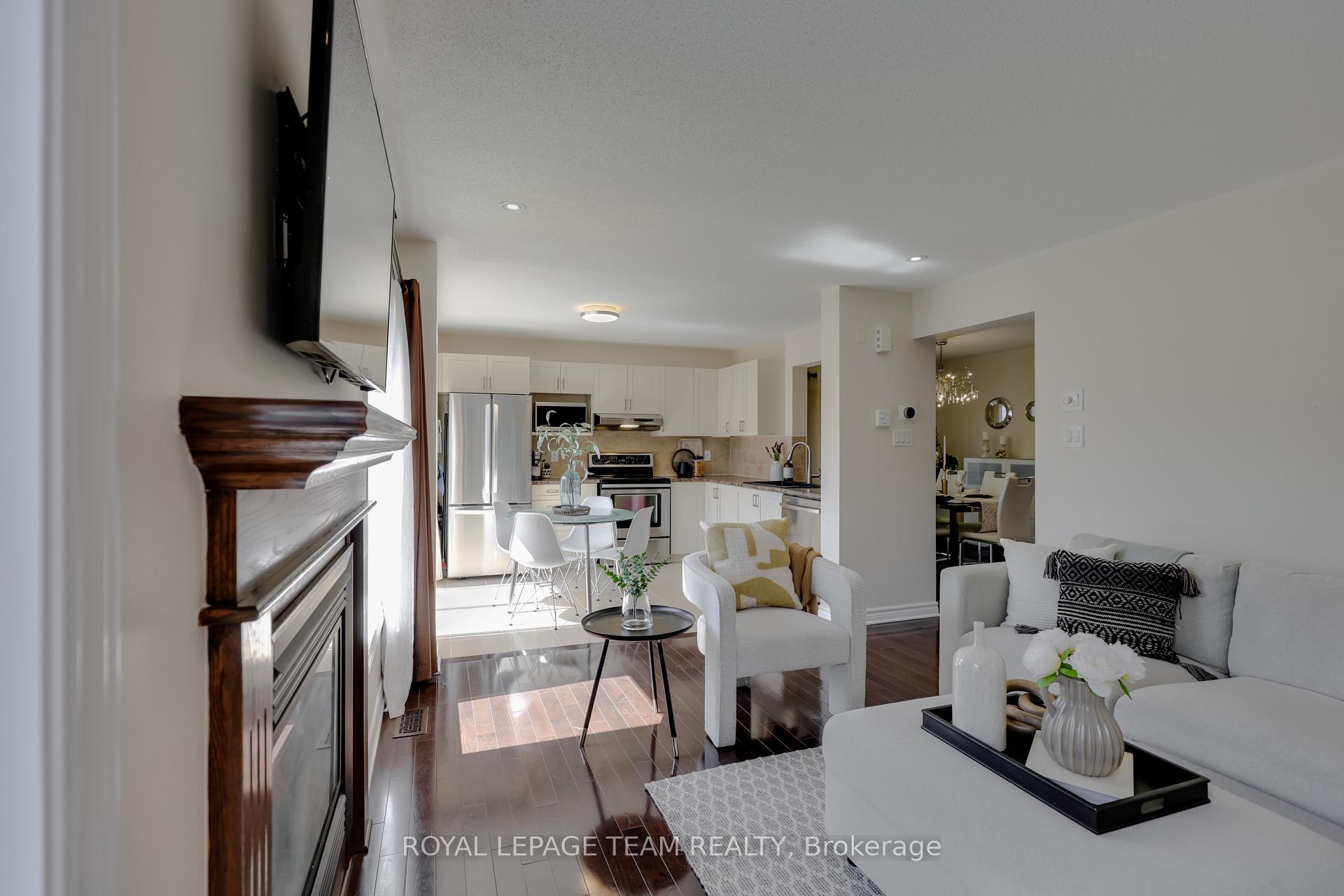 Photo 15 of 381 Abbeydale Circle, Ottawa, Kanata - Morgan's Grant/South March — HOMEH