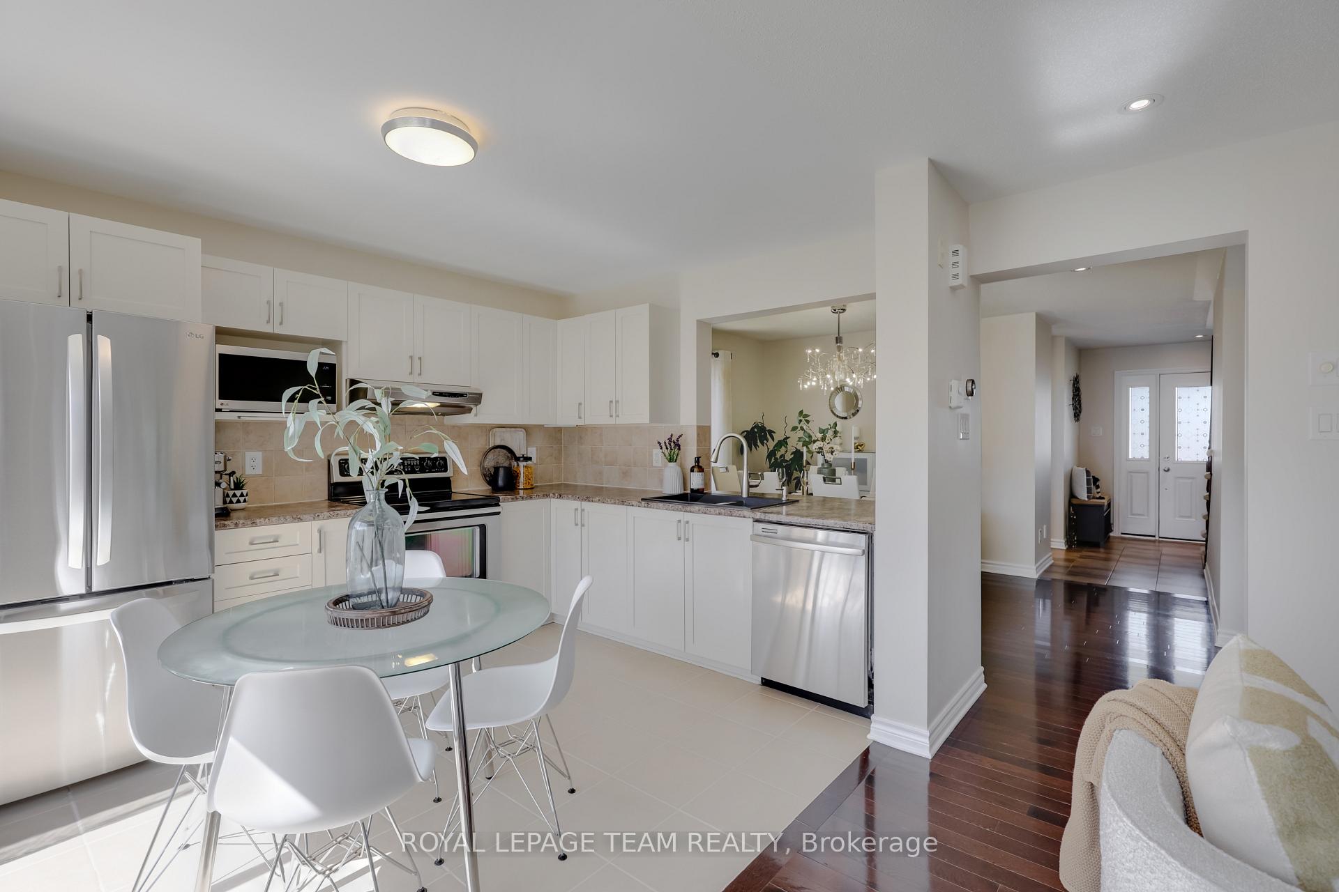 Photo 17 of 381 Abbeydale Circle, Ottawa, Kanata - Morgan's Grant/South March — HOMEH