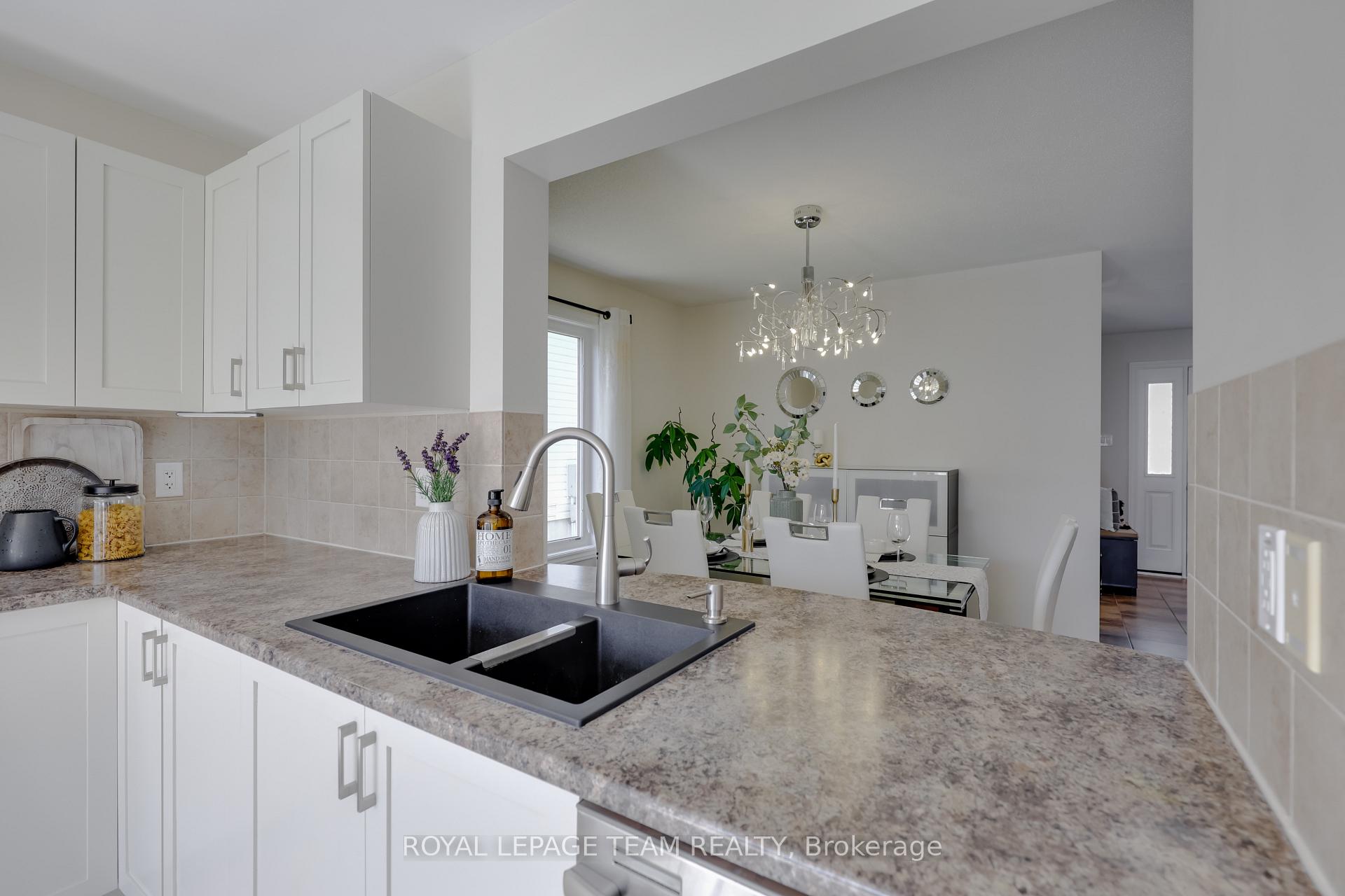 Photo 20 of 381 Abbeydale Circle, Ottawa, Kanata - Morgan's Grant/South March — HOMEH