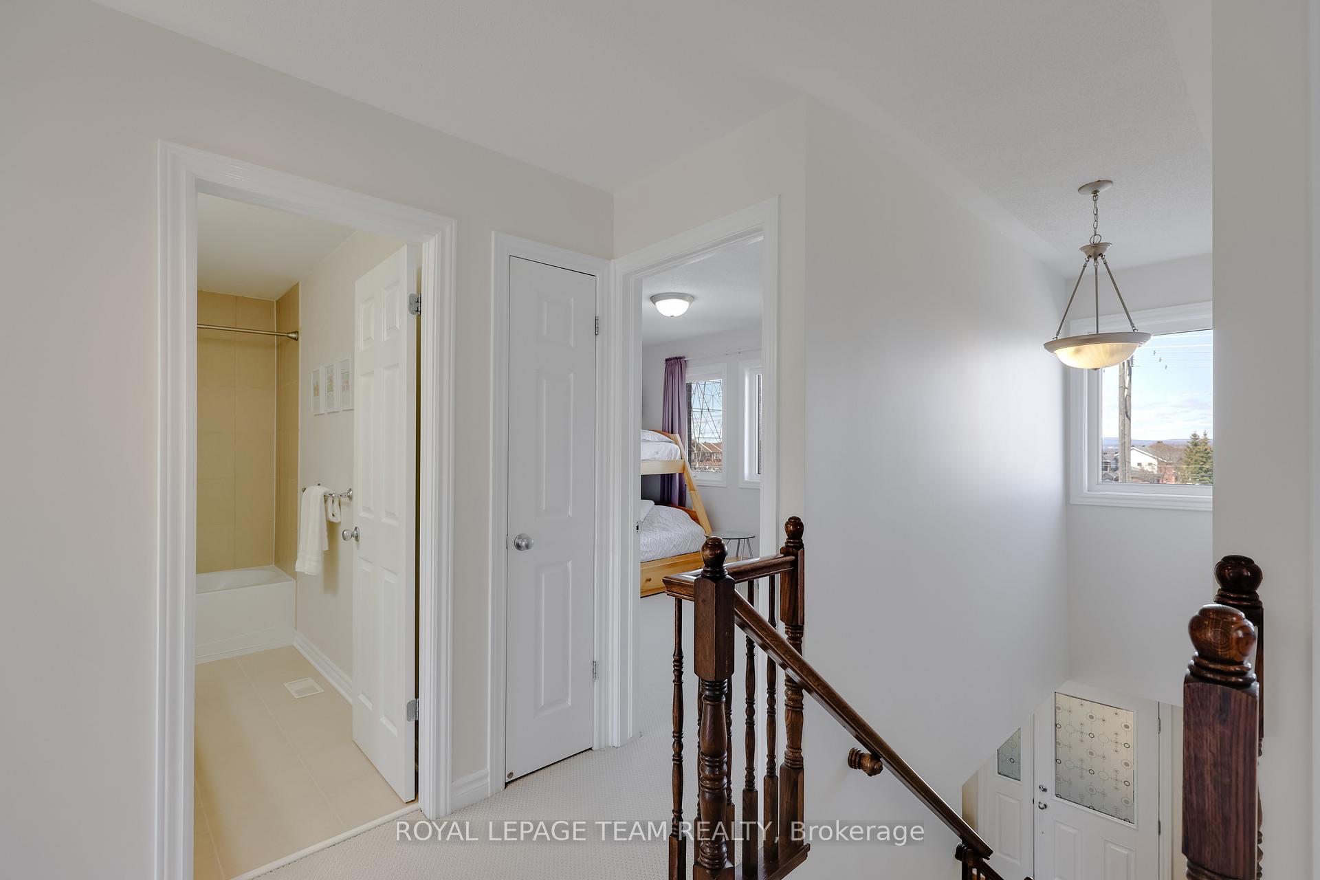 Photo 22 of 381 Abbeydale Circle, Ottawa, Kanata - Morgan's Grant/South March — HOMEH