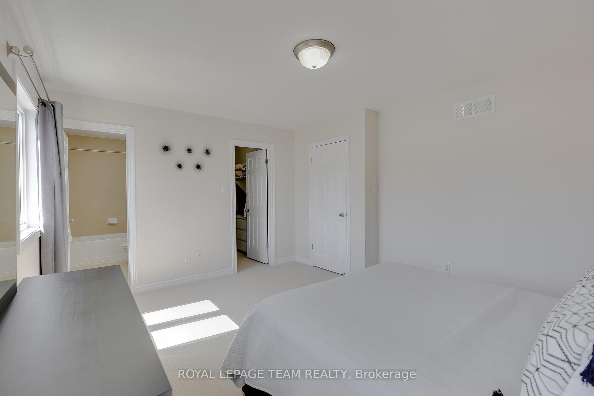 Photo 27 of 381 Abbeydale Circle, Ottawa, Kanata - Morgan's Grant/South March — HOMEH