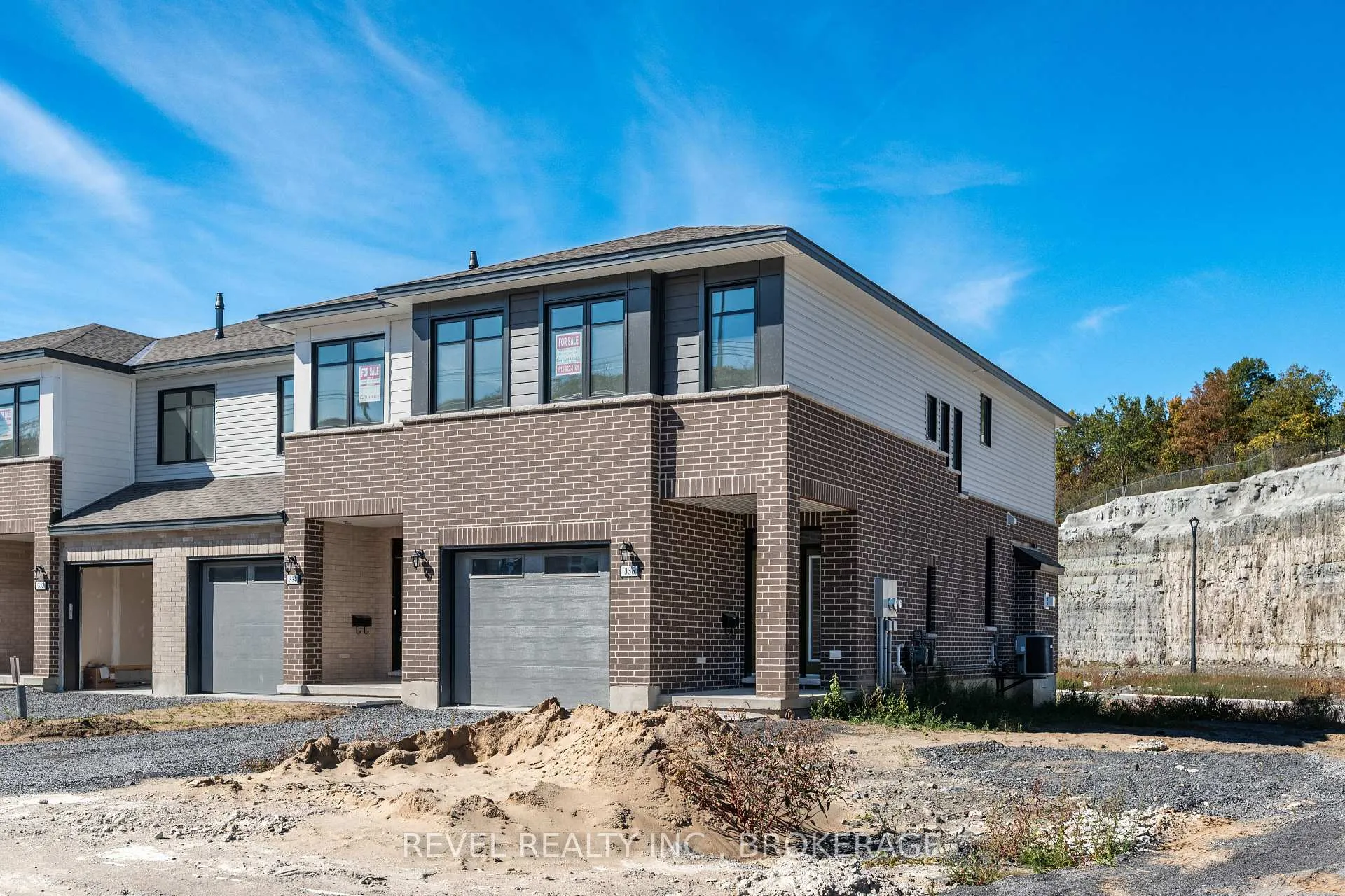 Photo 2 of 336 Dockside Drive, Kingston, Kingston East (Incl Barret Crt) — HOMEH