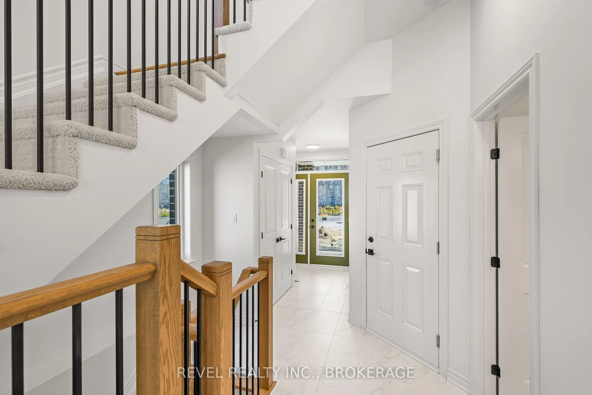Photo 4 of 336 Dockside Drive, Kingston, Kingston East (Incl Barret Crt) — HOMEH